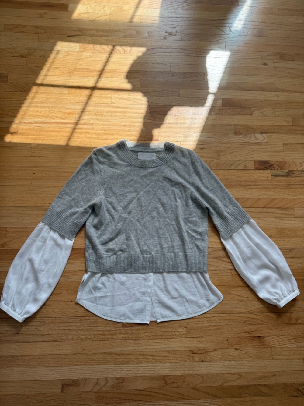 Brochu Walker grey Cashmere sweater with white silk layer size medium